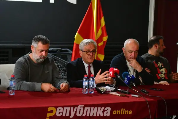 Со премиера на „Мачкина глава“ на Венко Андоновски, а во режија на Дејан Пројковски Драмски театар вечерва го прославува 80-от роденден