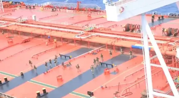 Американски специјалци во акција: Нападнаа „ничиј брод“ и испратија јасна порака до Техеран (ВИДЕО)