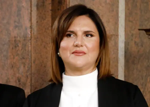 „Злато си, частам ручек“ – му пишала поранешната антикорупционерка на колегата кој полагал во нејзино име