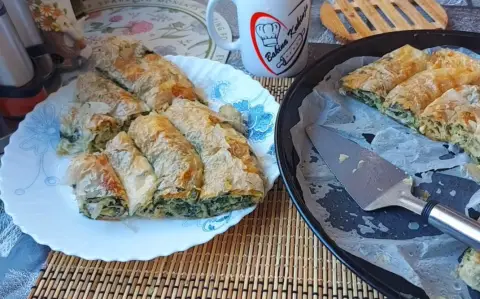 (ВИДЕО) Пита со спанаќ: Направете ја во вашата кујна со неколку едноставни чекори