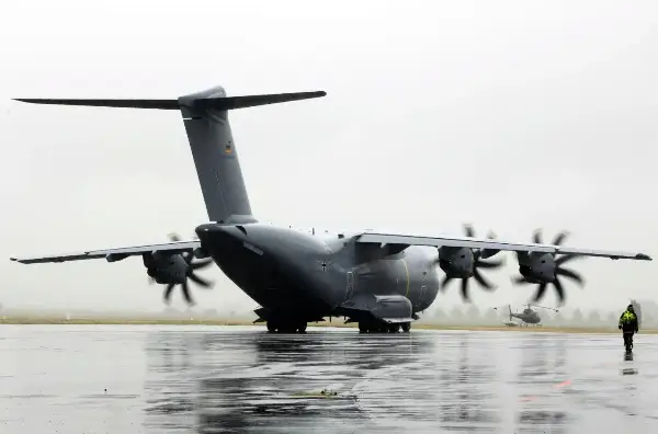 НАТО „Рафал“ пресретнаа руски стратешки бомбардери над Балтикот, гледајте