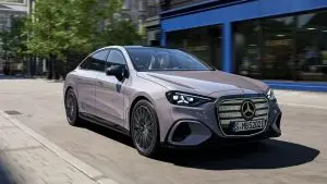 Како новата Ц-Класа на Мерцедес-Бенц однапред знае дека има дупка на патот