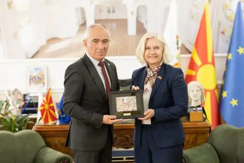 Норвешката амбасадорка на прием кај градоначалникот Коњановски