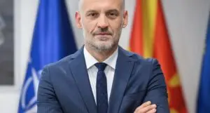 Вицепремиерот Арбен Фетаи не оди на работа, вели министерот Алиу