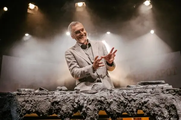 Премиера во МНТ: Наградуваната режисерка Ригонат ја поставува „Страв и Надеж“