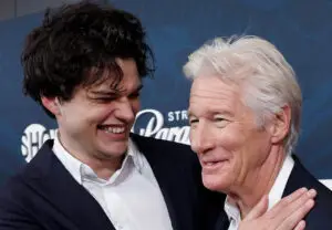 ФОТО | Генетиката си го направи своето — синот на Ричард Гир и славната Бонд-девојка го освојува Холивуд