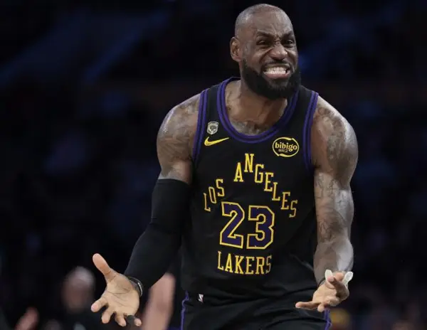 Лејкерси го зголемија водството во серијата против Хјустон