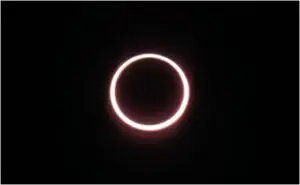 ФОТО | Само 12 луѓе на Земјата го виделе „огнениот прстен“ — неверојатни фотографии од затемнување на Сонцето снимени на Антарктикот