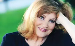 ВИДЕО | Таа со леснотија пее на 87 години: Терезa Кесовија  пред својот најавен последниот концерт