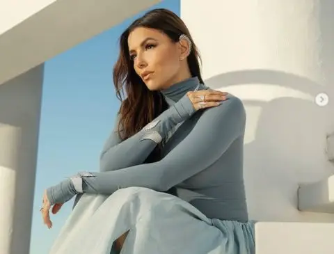 Никогаш подлабоко деколте: Ева Лонгорија блесна како божица во фустан кој ги истакна сите нејзини атрибути (ФОТО)