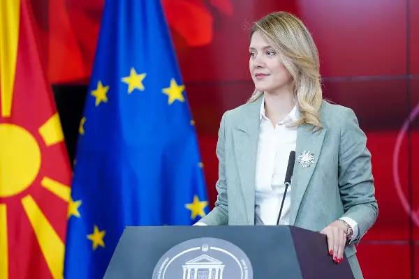 (ВИДЕО) „Макпетрол“ ја намали цената на плинот за пет денари по литар, трендот го следат и другите компании – соопшти Владата