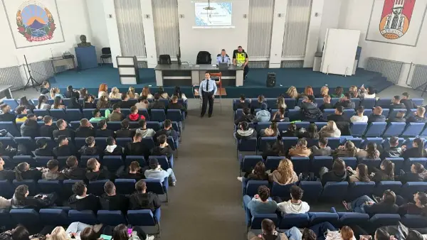 Апел за безбедна матура: СВР Куманово со едукативна трибина за матурантите (ФОТО)