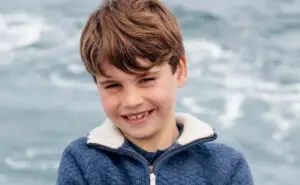 ФОТО | Најмладиот син на принцот Вилијам и Кејт Мидлтон слави роденден – принцот Луис наполни 8 години