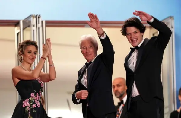 Синот на Ричард Гир со улогата во „Еуфорија“ стана миленик на публиката- му предвидуваат гоелма кариера (ФОТО)