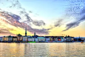 ВИДЕО | „Венеција на Северот“ освојува на прв поглед — градот на 14 острови опива со својата убавина 