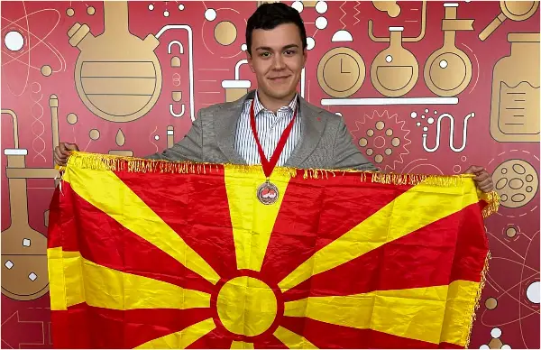 Македонија се гордее: Даниел Христов освои бронзен медал на Менделеевата олимпијада по хемија!