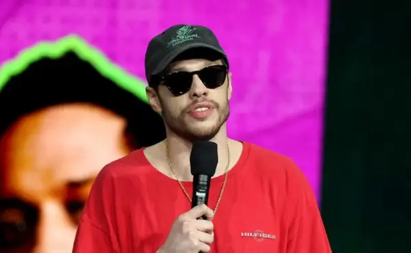 Пит Дејвисон потроши 170.000 евра за отстранување на тетоважите, среде постапката направи нова (ФОТО)