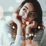 Хороскоп за 24 април: Биковите ги очекуваат љубовни авантури, Скорпиите ќе бидат темелни во работата