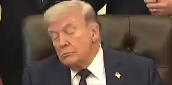 (Видео) Трамп ќе заспиеше за време на состанок во Белата куќа