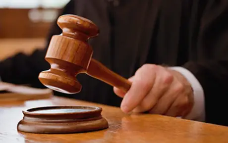 Судски полицаец и доставувач земале поткуп за да „средат“ предмет пред Апелација и пред Врховен