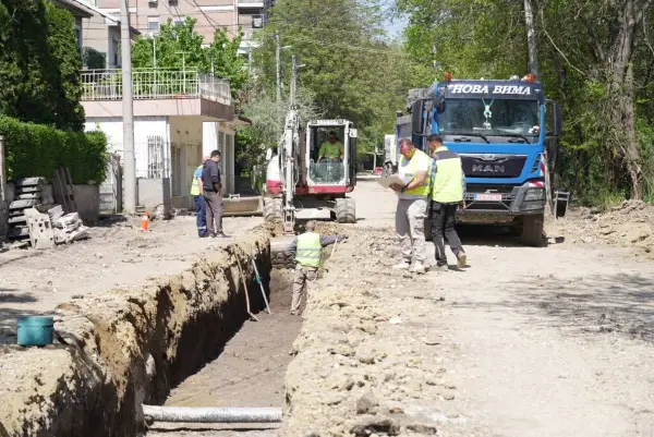 Се гради нова атмосферска канализација на „Моша Пијаде“ (ФОТО)