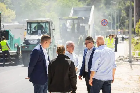 Се асфалтира новата улица „СРУ 5“