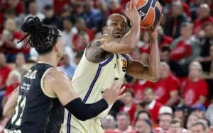 Монако ја елиминираше Барселона, познати се плејоф-паровите во Евролигата