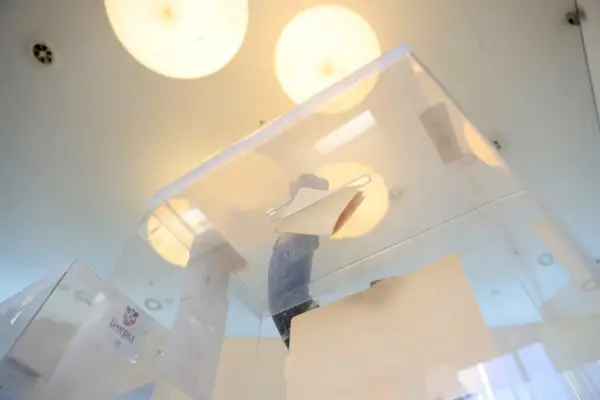 Во Србија во крајот на јуни најавени големи митинзи на владејачката СНС, опозицијата смета дека во план се избори во јули