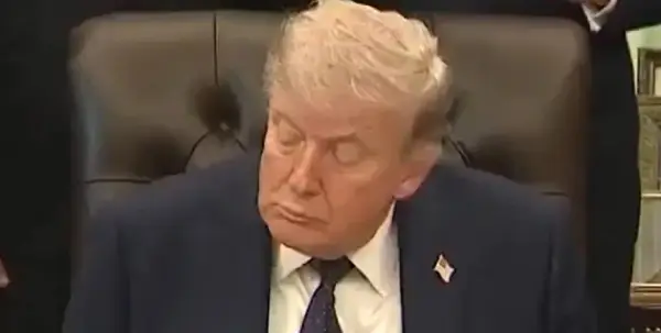 Трамп ѝ се закани на Британија со „големи царини“ поради данокот за дигитални услуги