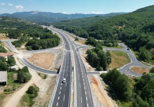 НИКОЛОСКИ: Автопатот Кичево – Охрид е веќе при крај, она што останува е спојот на потегот од Струга до граничниот премин Ќафасан