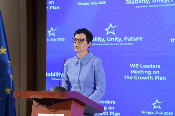 Доколку Албанија продолжи во оваа насока, можно е да стане членка на Европската Унија до 2030 година – вели Кос