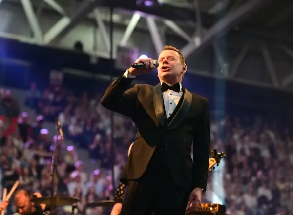 Владо Георгиев донесе музичка елеганција во Скопје со концертот „Господски“