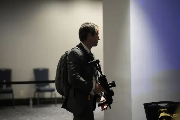 ВИДЕО| Како успеал напаѓачот со сачмарка да влезе во хотелот со Трамп?