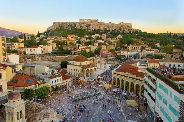 Атина страда од прекумерен туризам, има 700.000 жители, а 8 милиони турис