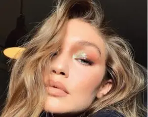 ФОТО | Џиџи Хадид ја носи најпосакуваната фризура на пролетта: Сите ја копираат, а изгледа како воопшто да не се трудела!