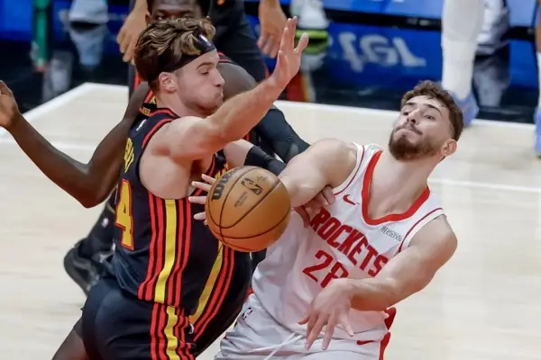 Хјустон ја оствари својата прва победа во НБА плејоф серијата против Лејкерси