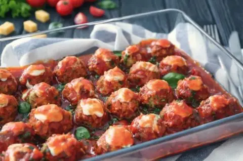 Ќофтиња во доматен сос, вкусен ручек за цело семејство