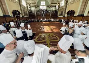 ФОТО | Рекордот за најдолго тирамису во светот е срушен во Лондон – 400 метри сладок деликатес