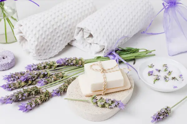 Нашите баби секоја вечер ставале сапун под перницa: Стар трик за добар сон кој повторно станува хит