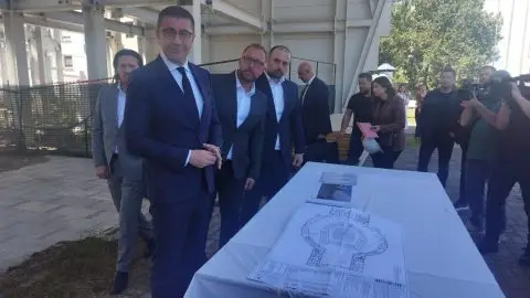 За притисокот за уставни измени – „Голтари кои станаа милионери сакаат пак да ја клекнат Македонија на колена“