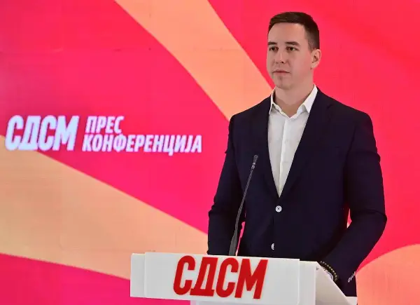 СДСМ: Младите се иселуваат, а лажните патриоти во Владата земаат бугарски пасош за ЕУ