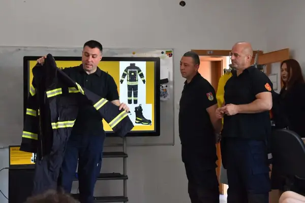 Млади од Куманово на обука учеа за противпожарна заштита (ФОТО)