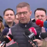 Мицкоски: Немам ништо против со закон да се ограничи двојното државјанство и на извршната власт