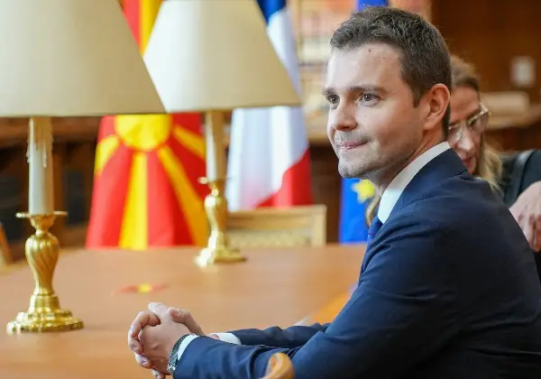 Нема да правиме уставни измени без јасни гаранции и предвидливост на патот кон ЕУ, вели Муцунски