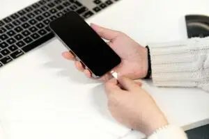 Дали вашите кабли за полнење уреди често се расипуваат? Еве што може да е причината