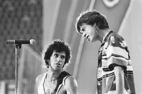 Земаше хероин и устата му посина: Животот на легендарниот рокер неколку пати висеше на конец, но тој се издигна како феникс