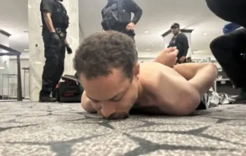 Напаѓачот на вечерата организирана од Белата куќа обвинет за обид за атентат на американскиот претседател