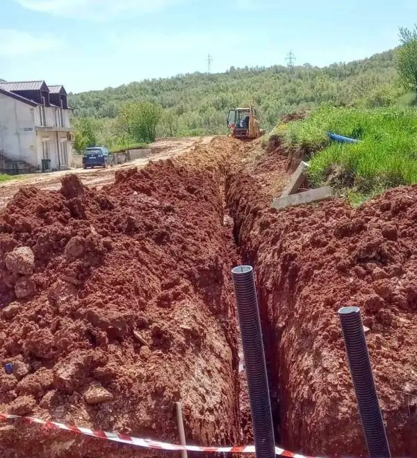 Започна изградбата на нова водоводна мрежа на улица „170-та“, информира ЈКП „Водовод“ Битола  