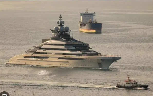 Јахтата на најбогатиот Русина помина низ Ормутскиот теснец 