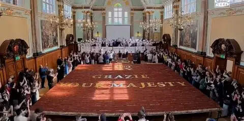 (ВИДЕО) Нов светски рекорд: Најдолгиот тирамису колач на светот е направен во Лондон